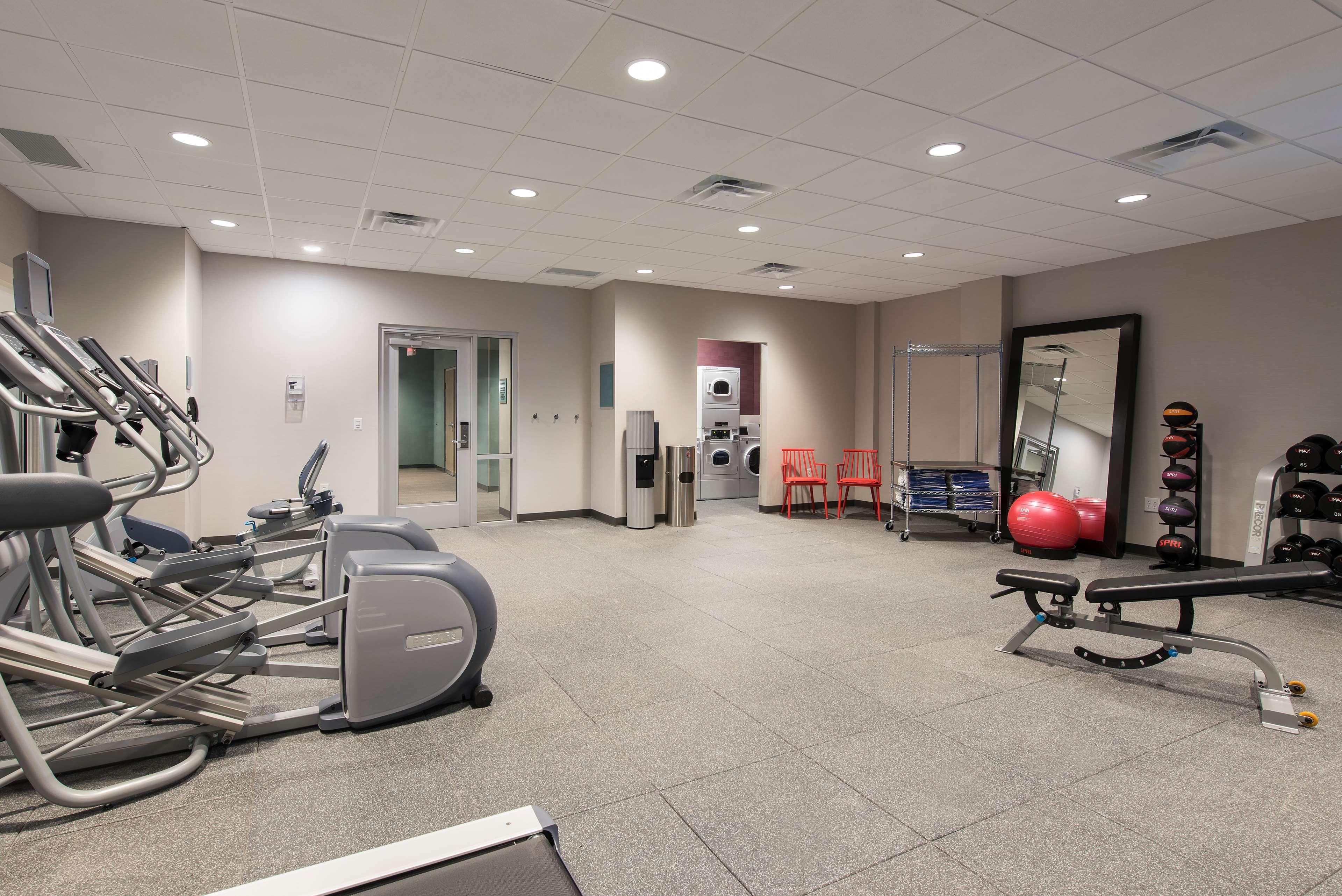 Home2 Suites By Hilton Indianapolis Downtown Exterior photo
