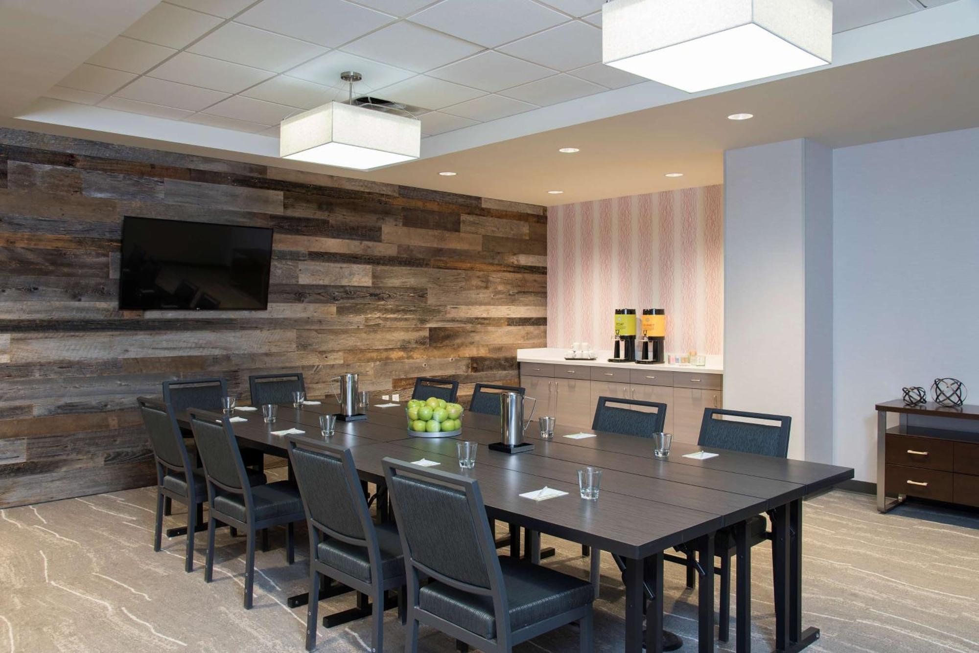 Home2 Suites By Hilton Indianapolis Downtown Exterior photo